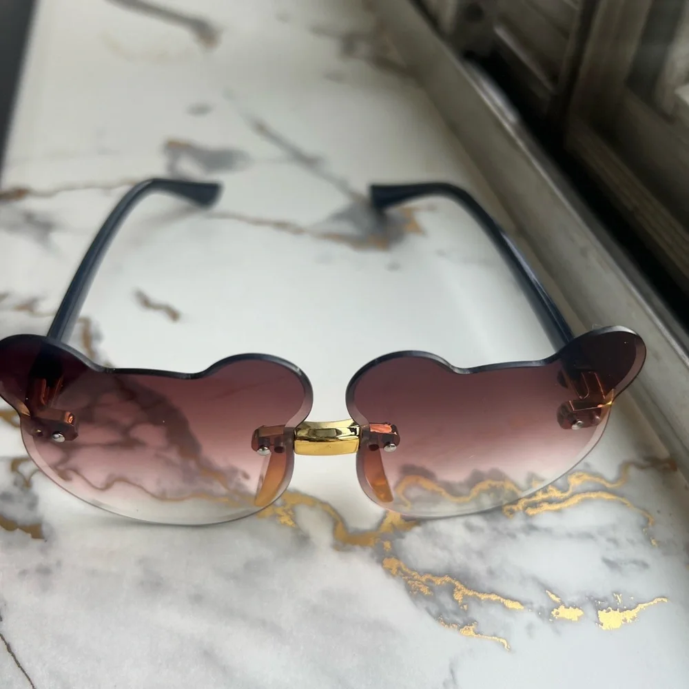 Bear-Shaped Gradient Sunglasses - Picture 3 of 4